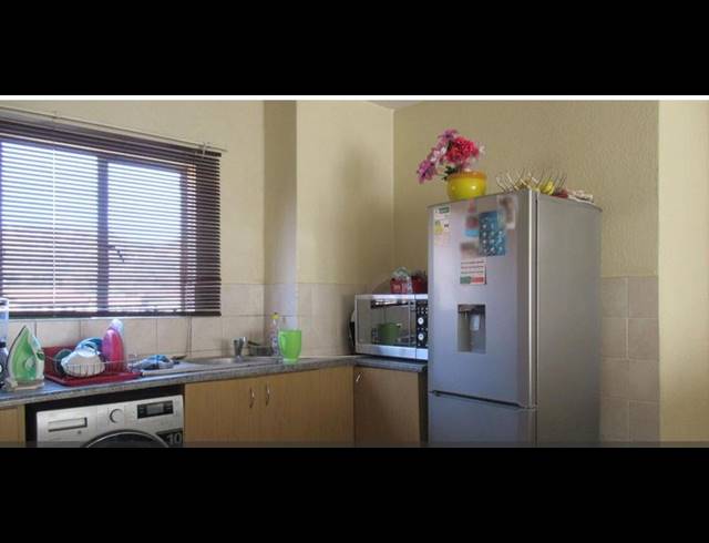 2 BEDROOM TOWNHOUSE FOR SALE IN MEREDALE